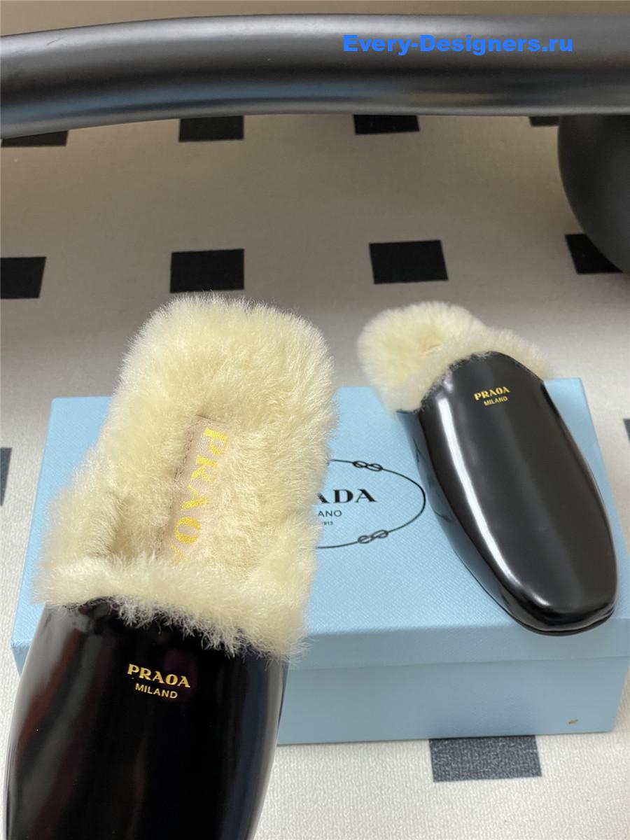 Pra*a black leather mules