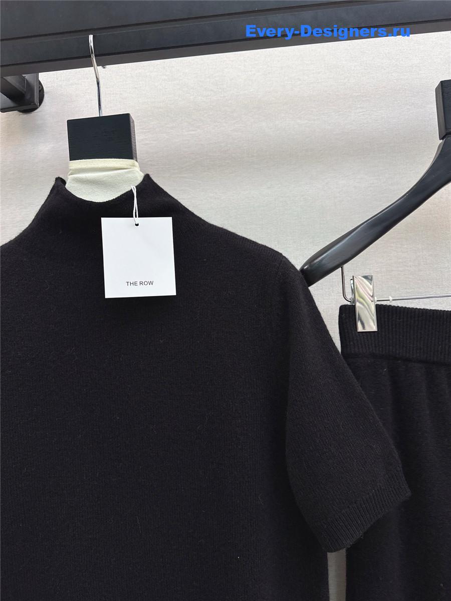 The R0w black turtleneck short-sleeved suit