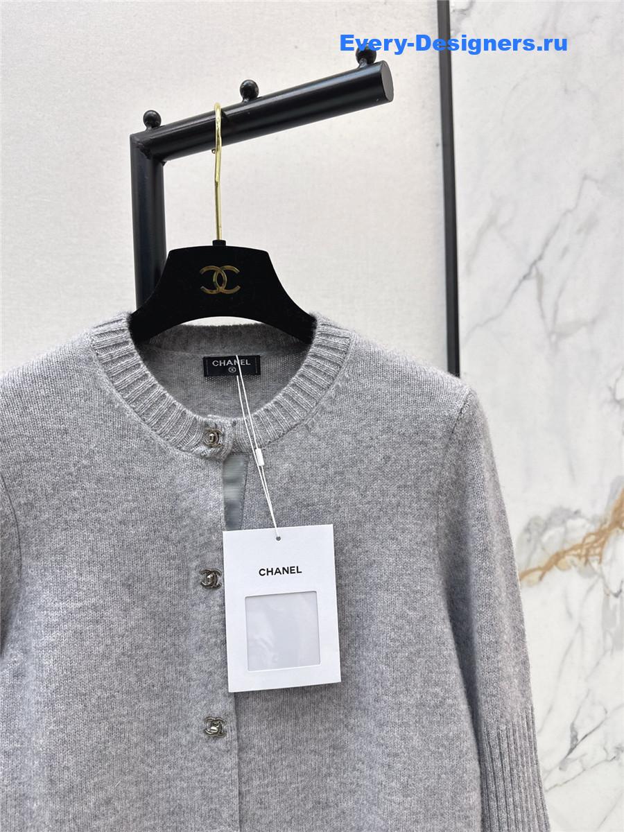 Ch**el logo button grey crew neck knit cardigan