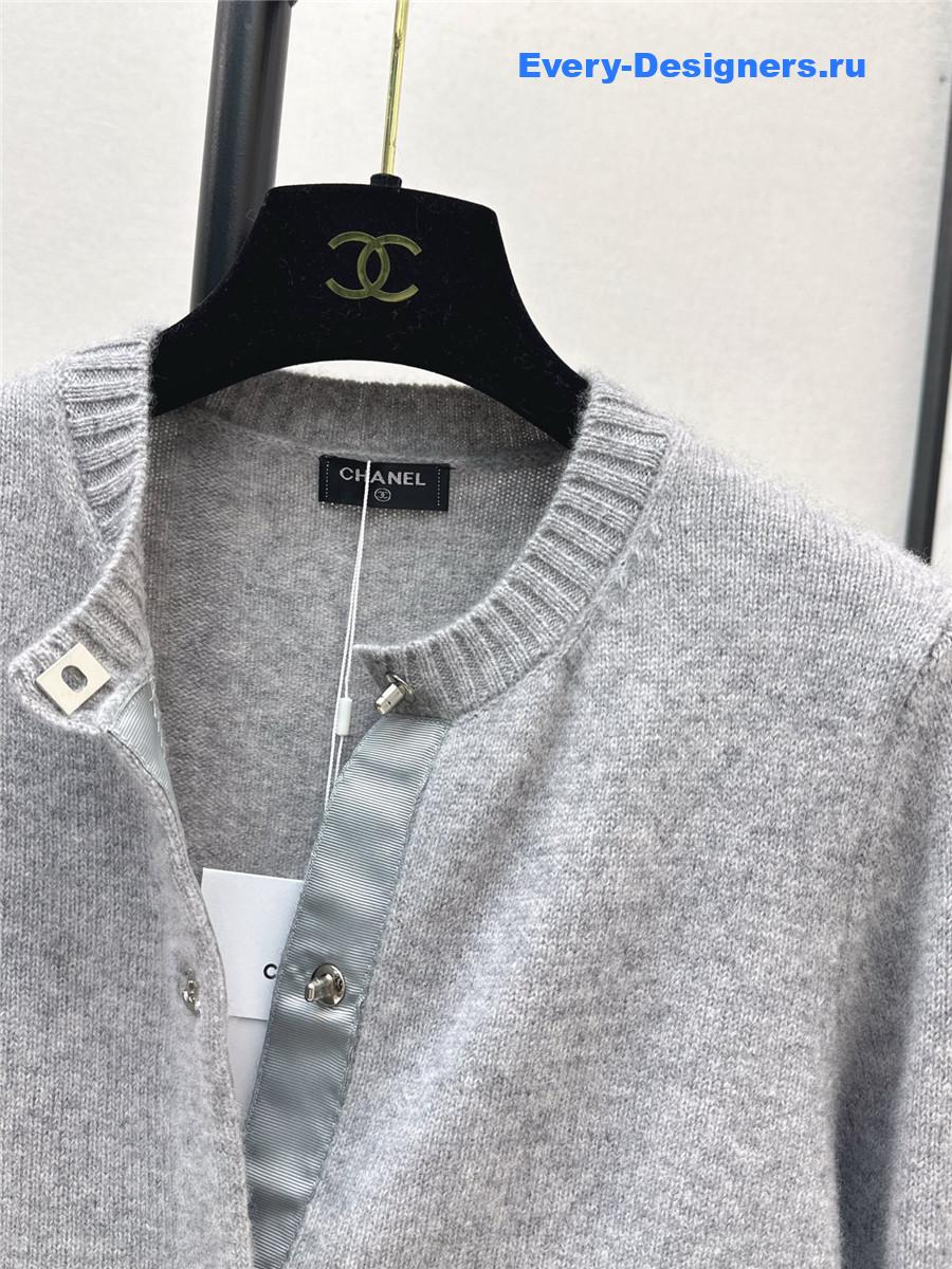 Ch**el logo button grey crew neck knit cardigan
