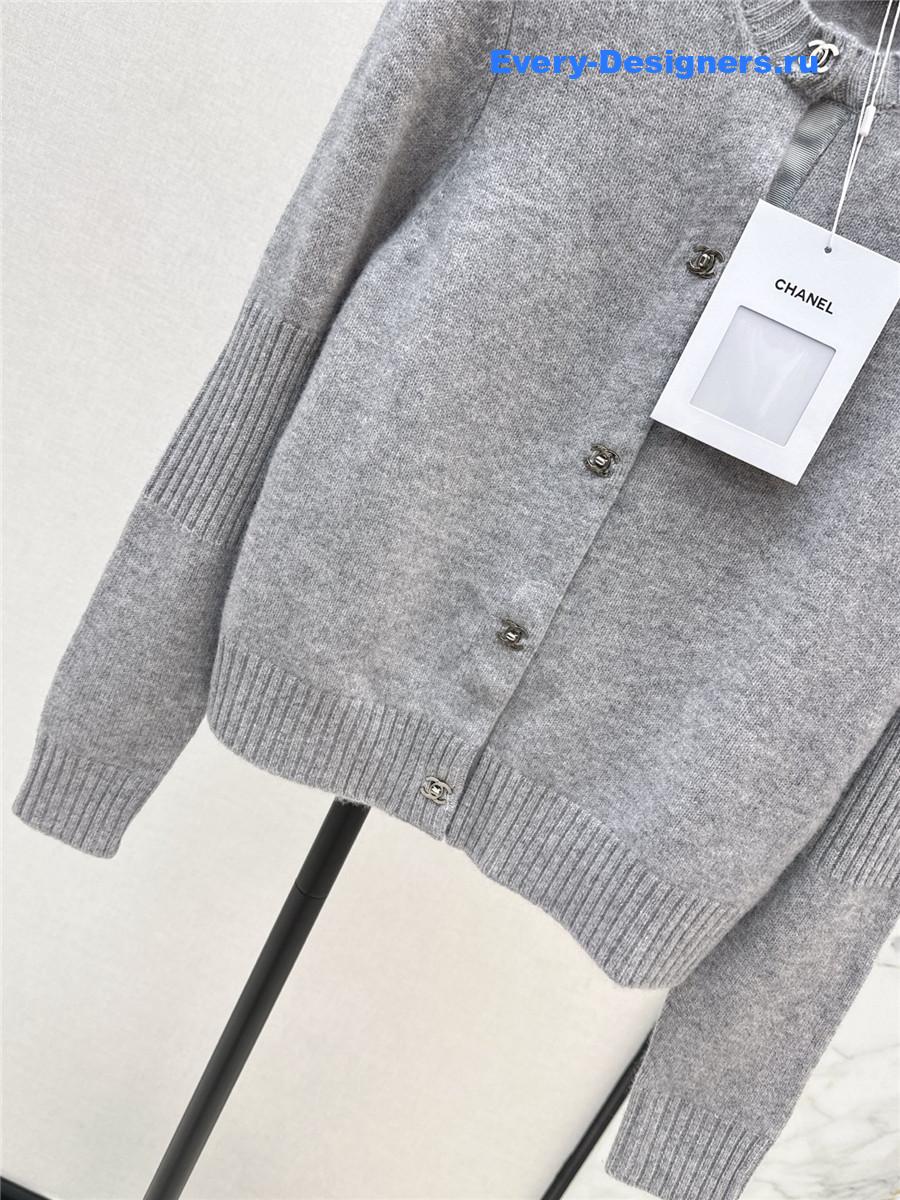Ch**el logo button grey crew neck knit cardigan