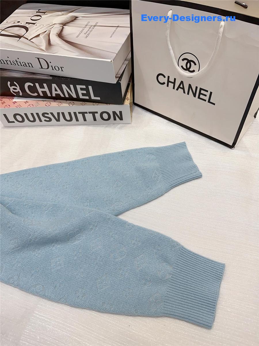 l0vis Vvtt0n embroidered logo v-neck cardigan