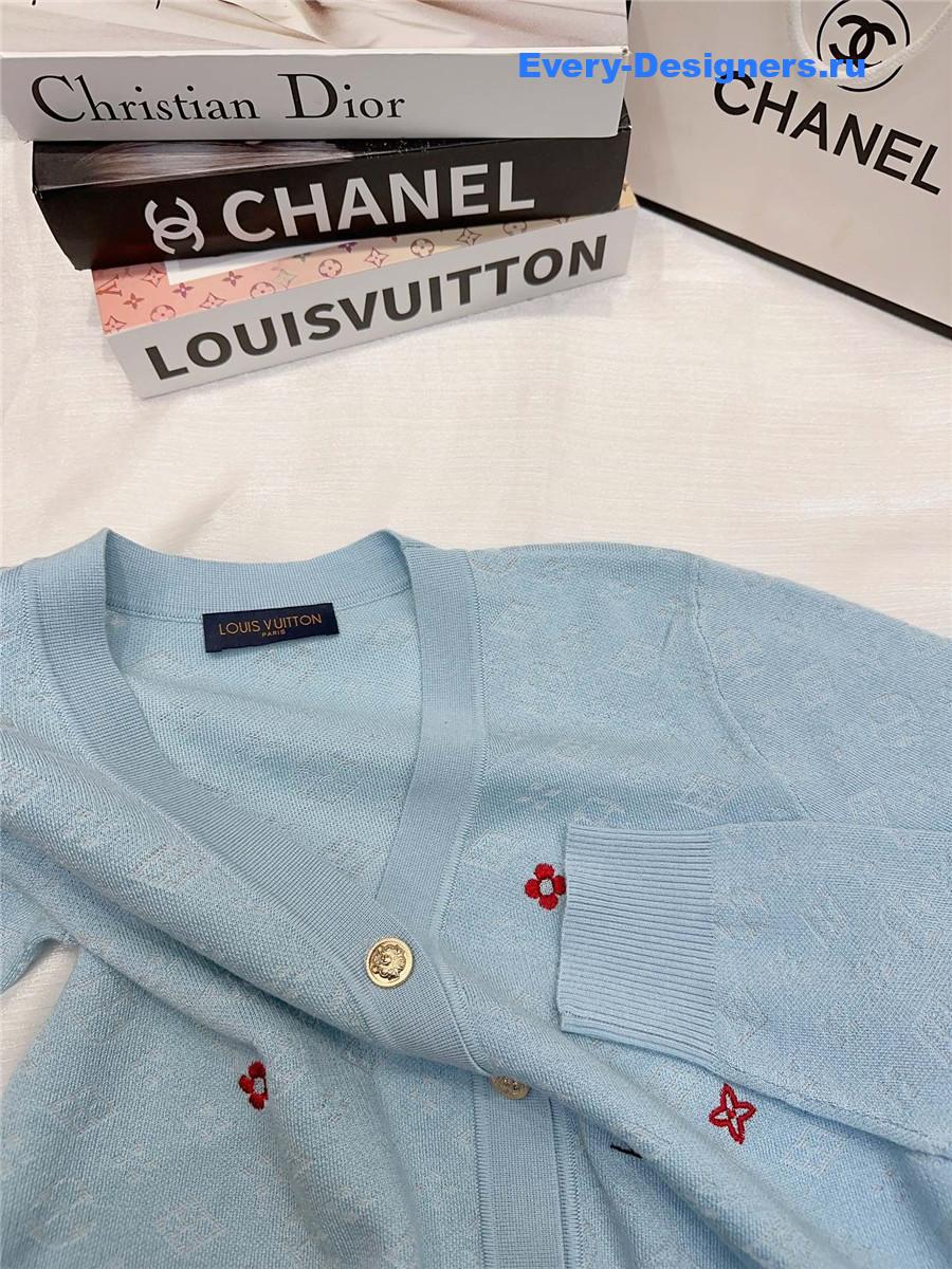 l0vis Vvtt0n embroidered logo v-neck cardigan