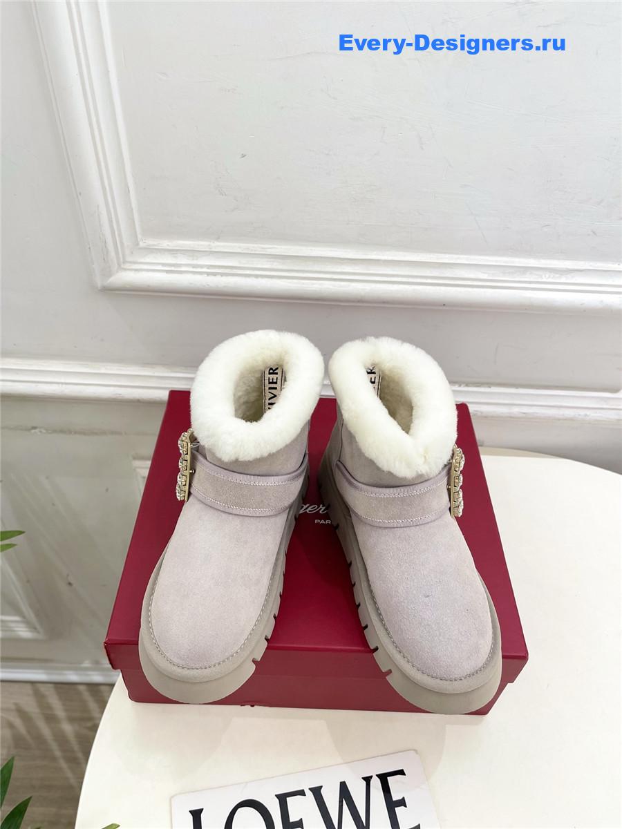 roger vivier viv’ winter fur D1am0nd button suede boots
