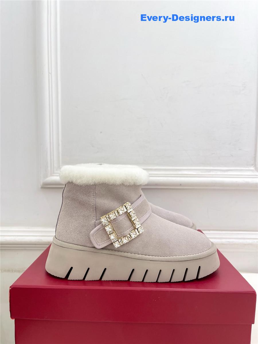 roger vivier viv’ winter fur D1am0nd button suede boots