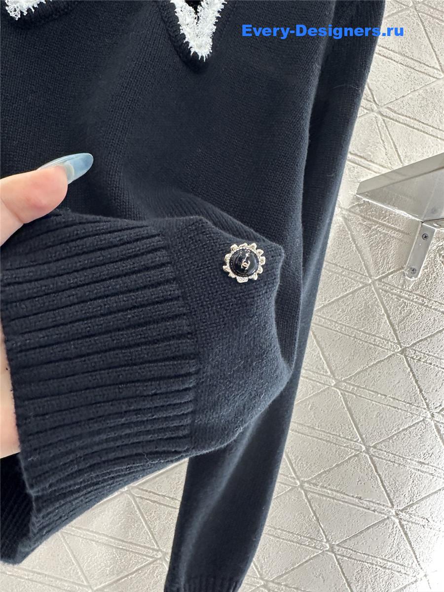 Ch**el black embroidered-bow sweater