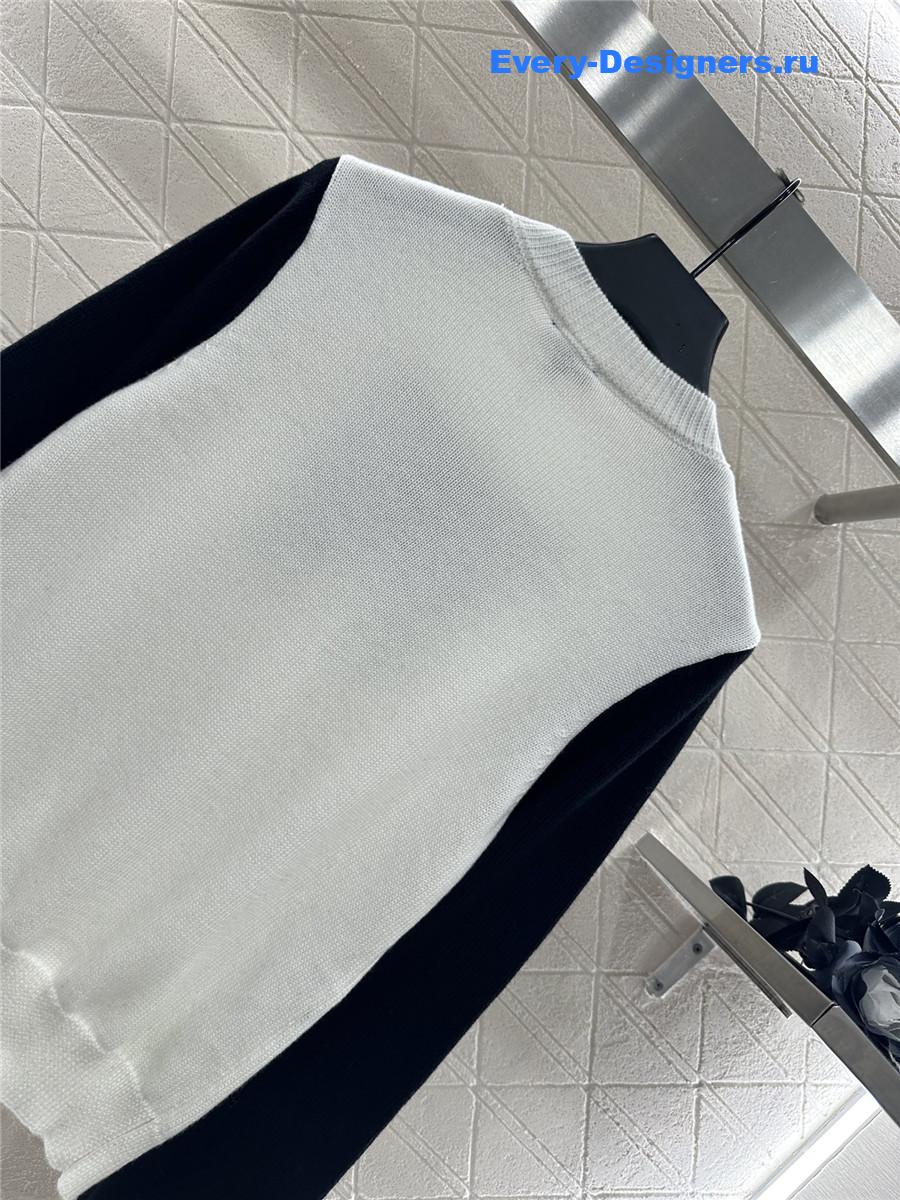 Ch**el white embroidered-bow sweater