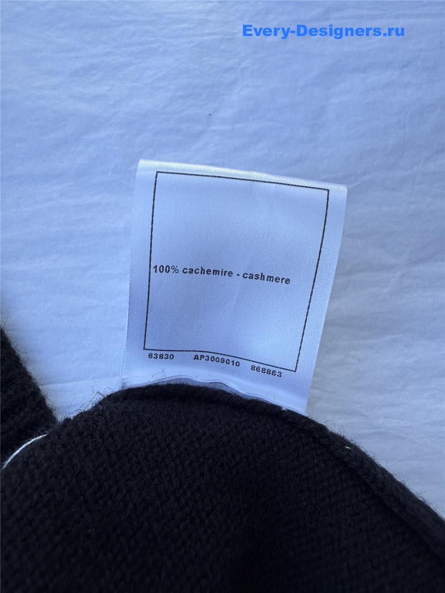 Ch**el contrast bow knit sweater