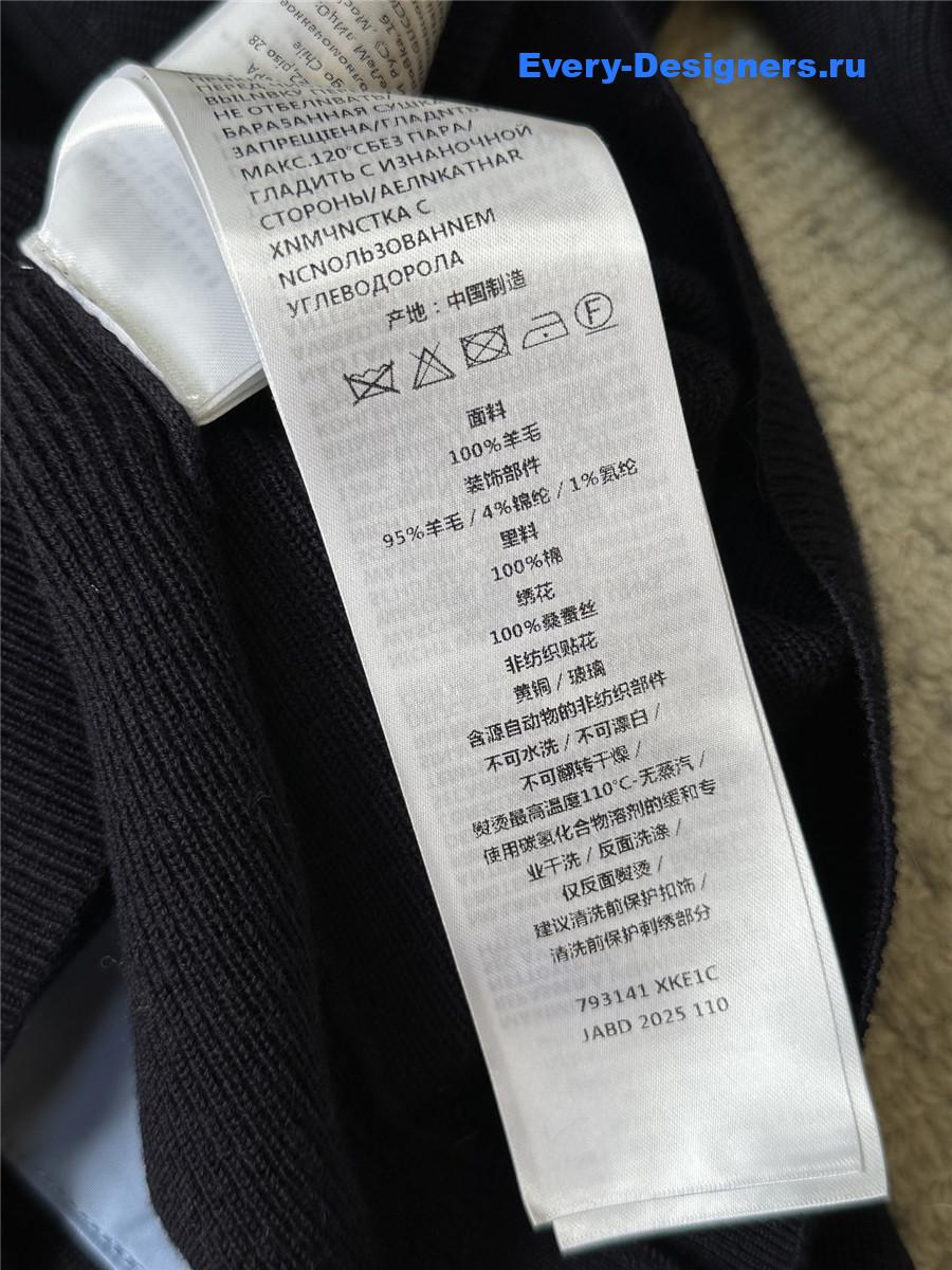 Gvc*1 navy embroidery wool sweater