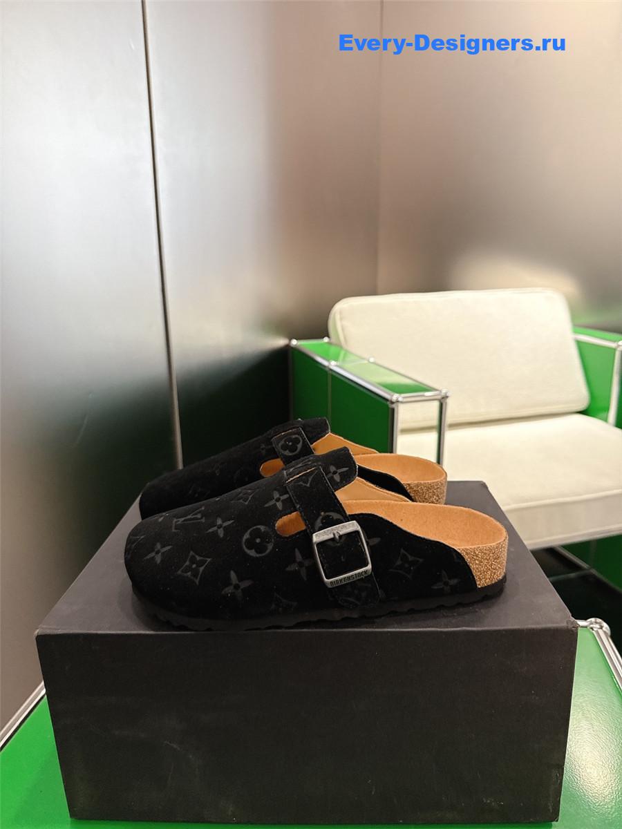 l0vis Vvtt0n lv to-go flat black comfort clog