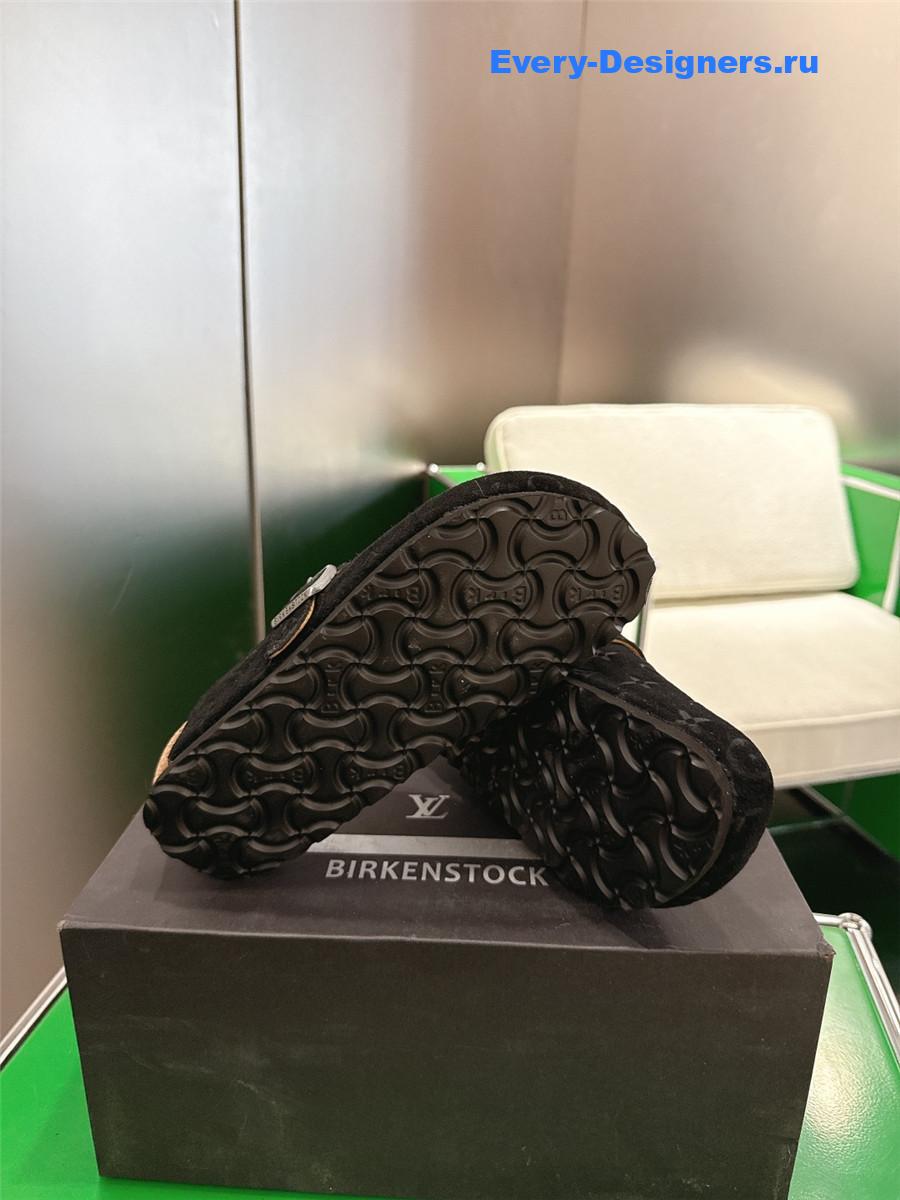 l0vis Vvtt0n lv to-go flat black comfort clog