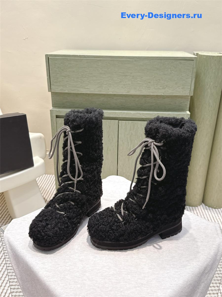 Ch**el lambswool black snow boots