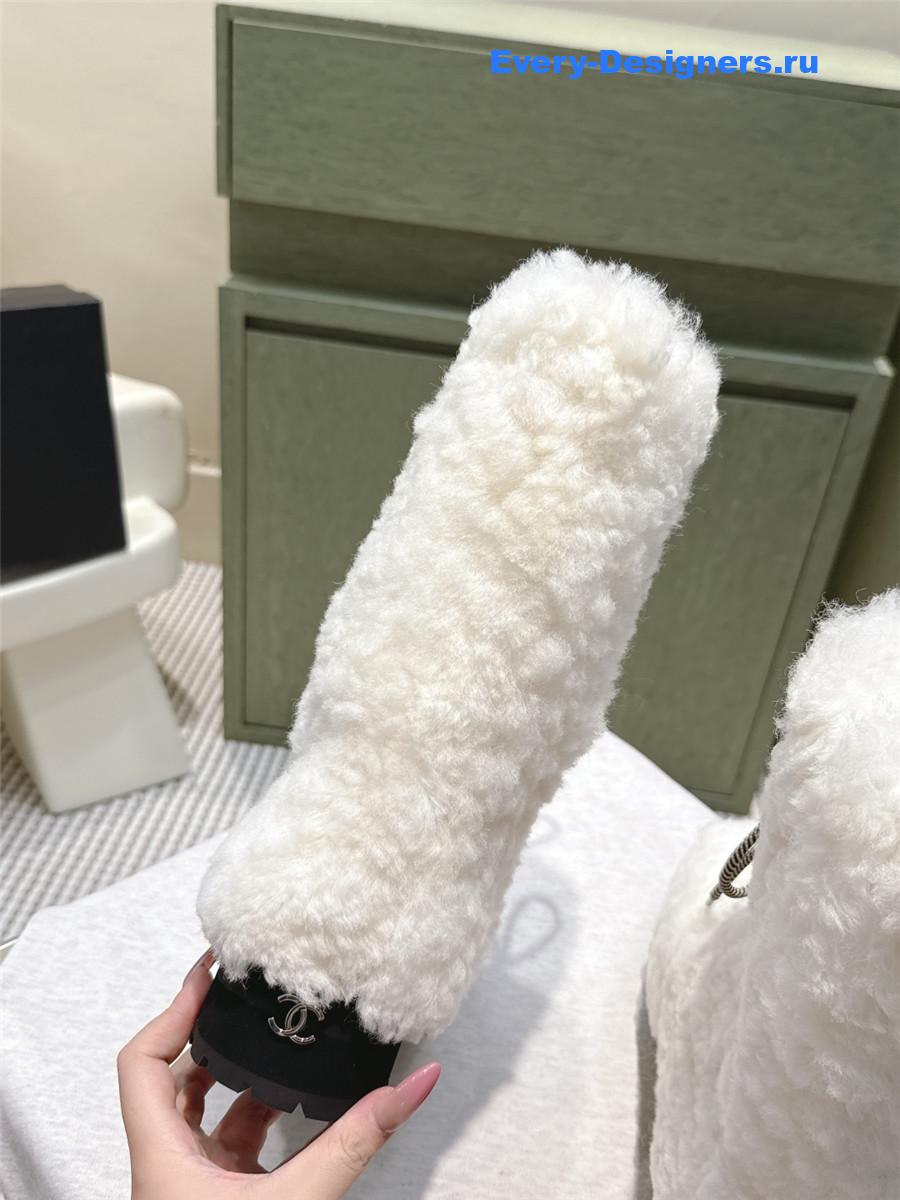 Ch**el lambswool white snow boots