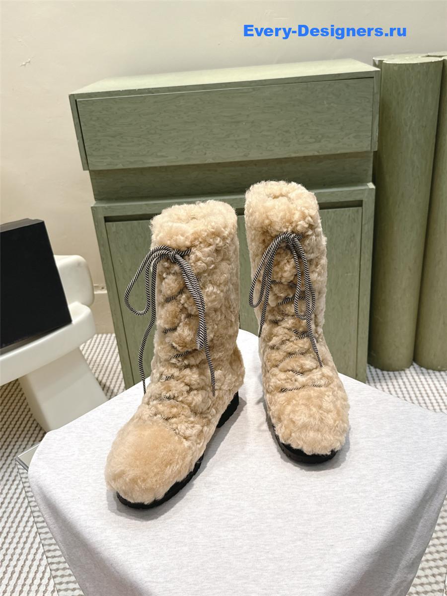 Ch**el lambswool beige snow boots