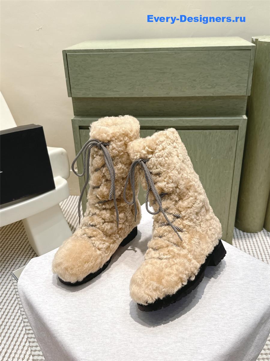 Ch**el lambswool beige snow boots