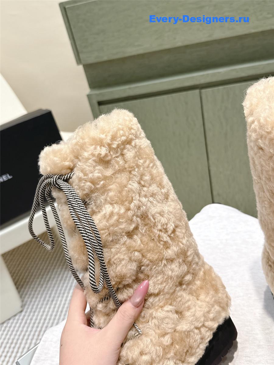 Ch**el lambswool beige snow boots