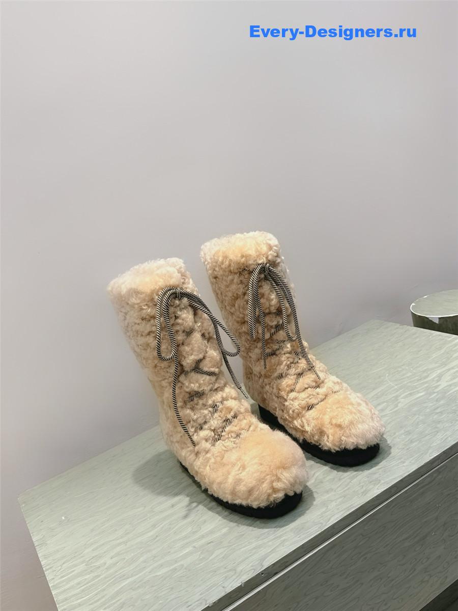 Ch**el lambswool beige snow boots