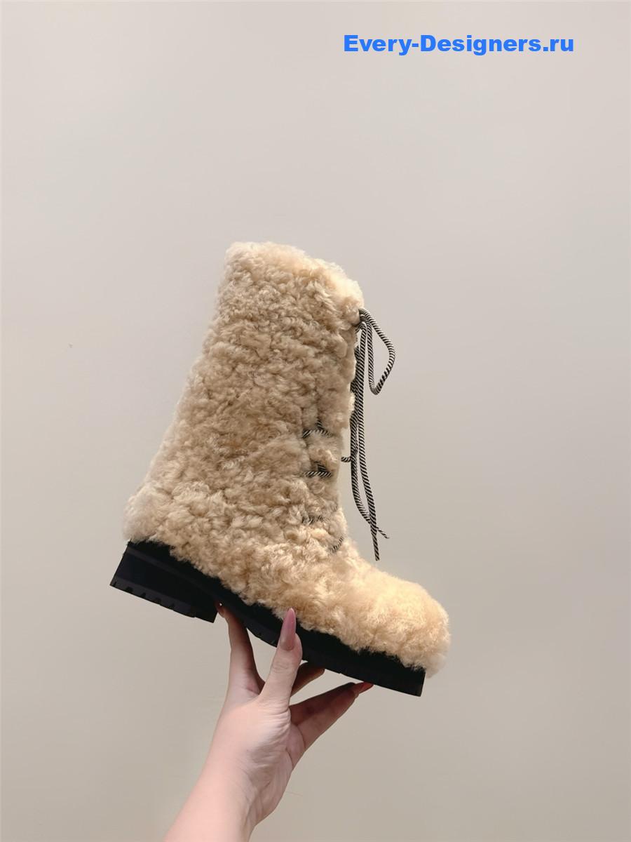 Ch**el lambswool beige snow boots