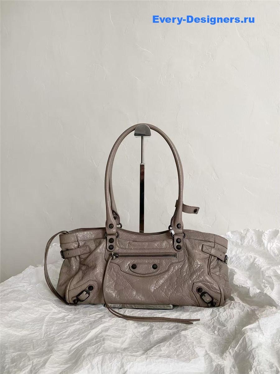 Ba1en*iaga le city east-west bag