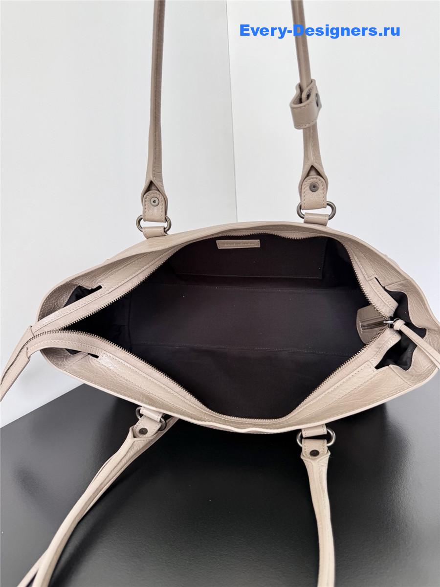 Ba1en*iaga beige le city east west bag