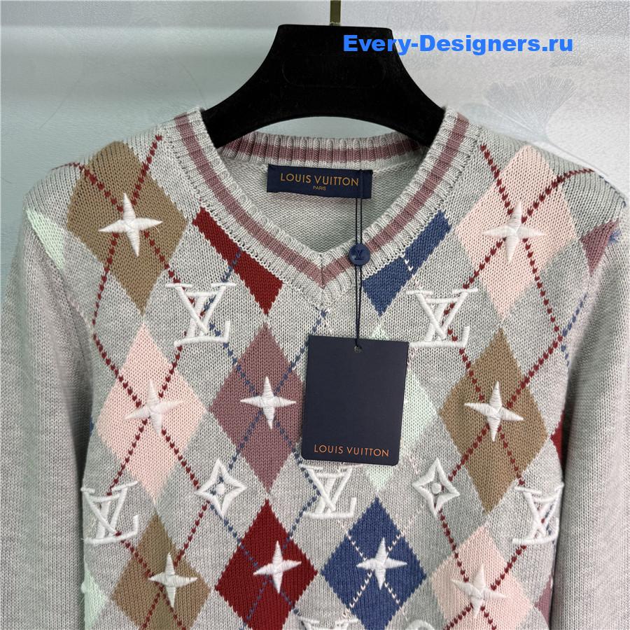 l0vis Vvtt0n embroidered knitted v-neck sweater