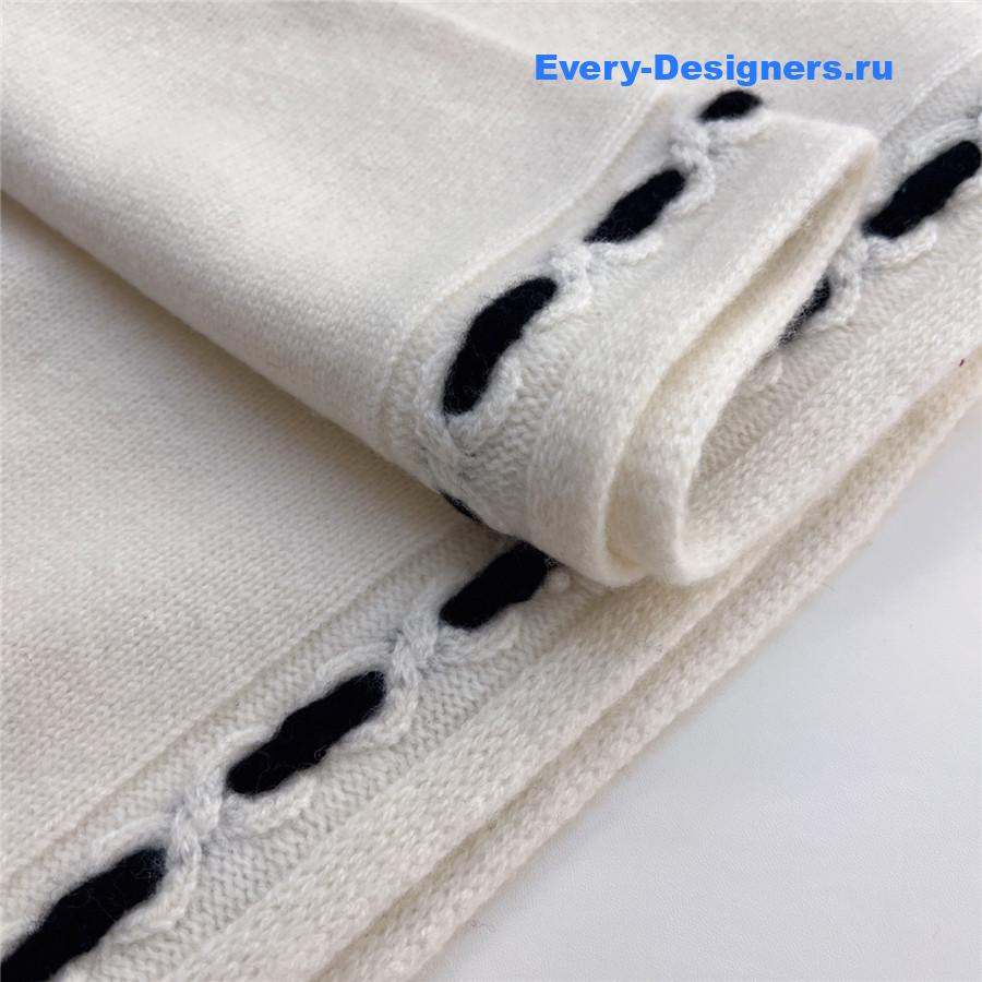 Ch**el white cashmere hat and scarf set