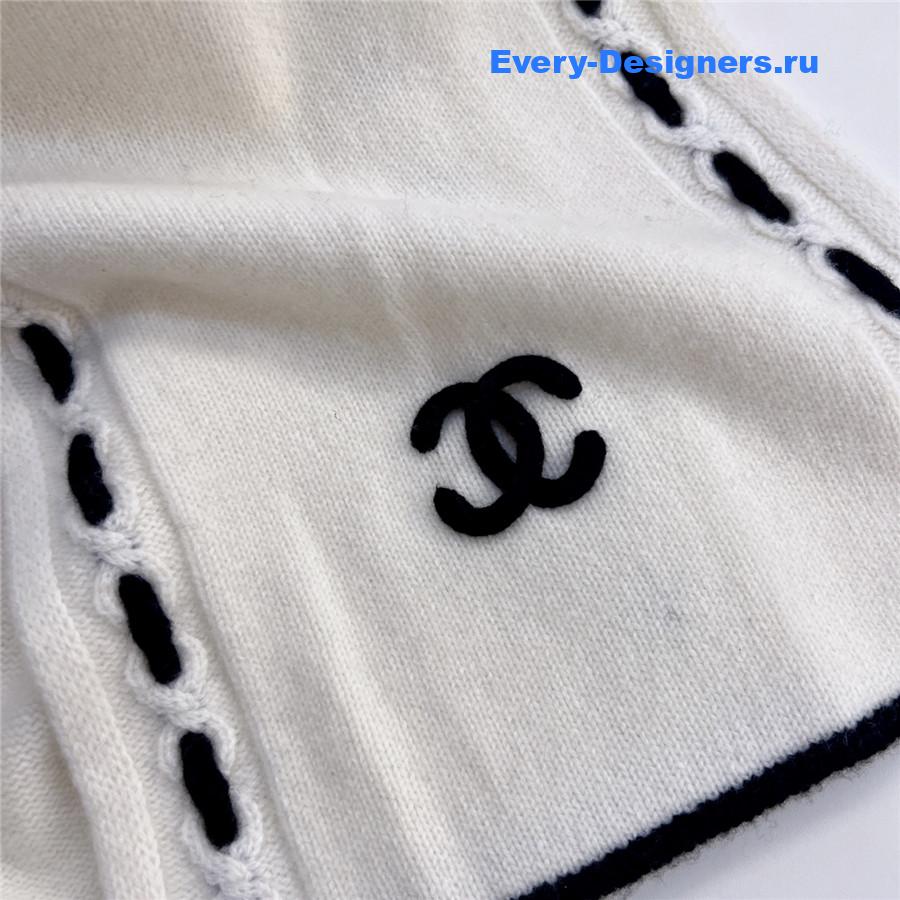 Ch**el white cashmere hat and scarf set