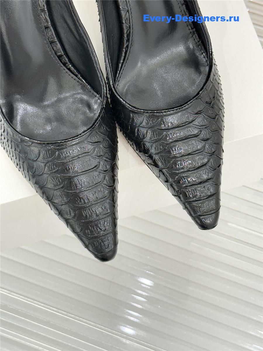 The R0w black liisa python almond kitten heel pump