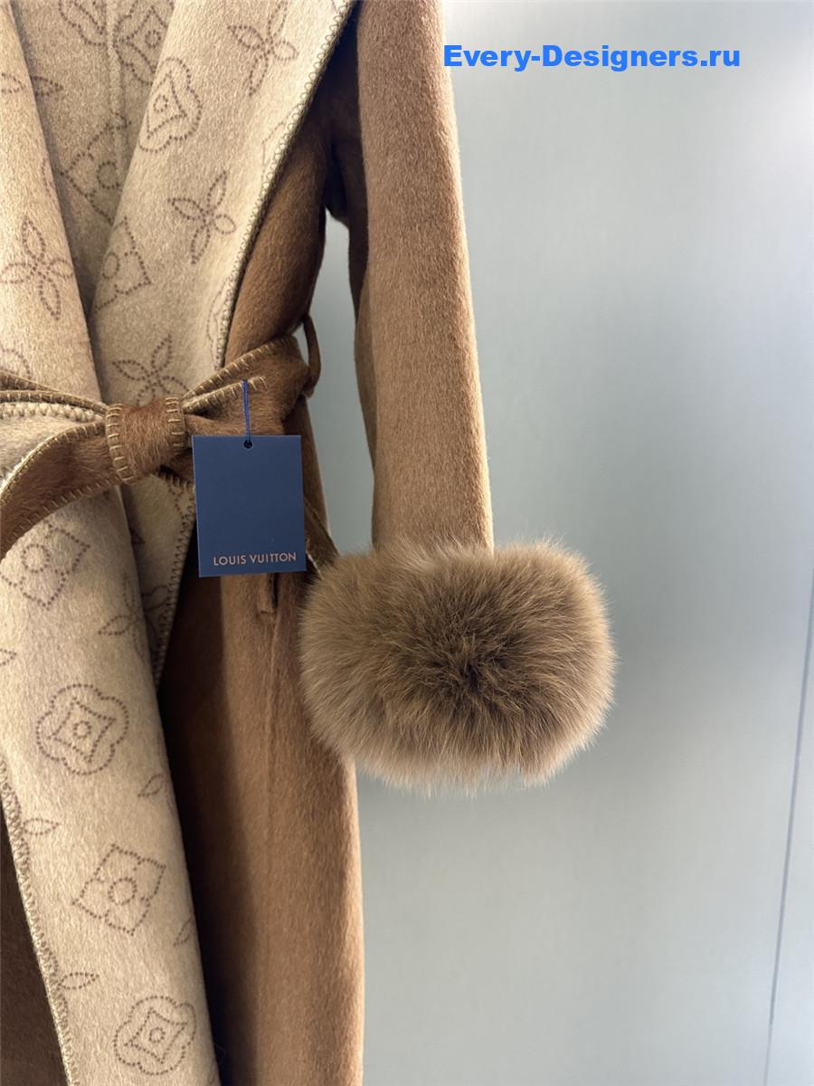 l0vis Vvtt0n camel fox fur hooded wool coat