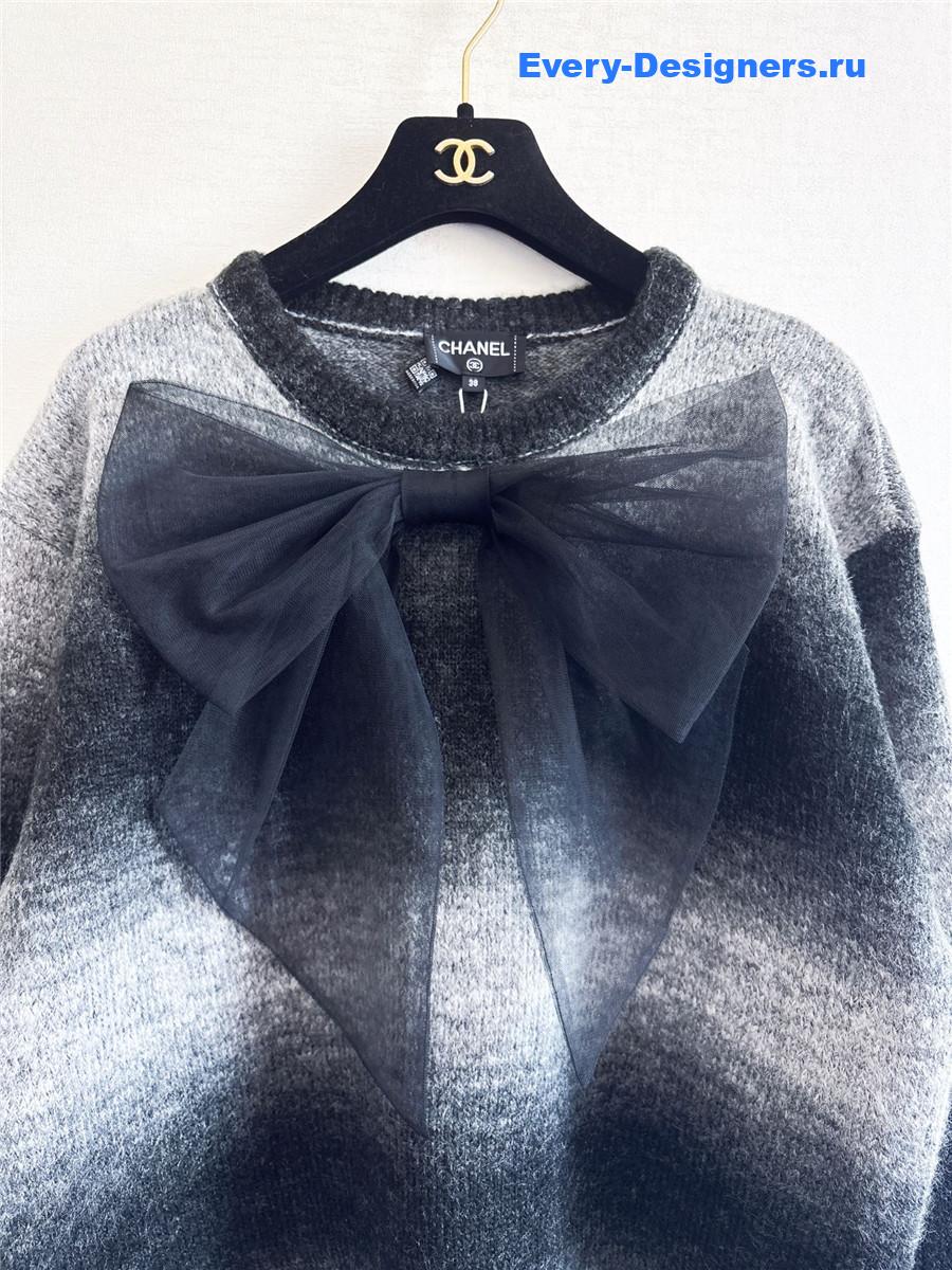 Ch**el gradient bow round neck pullover