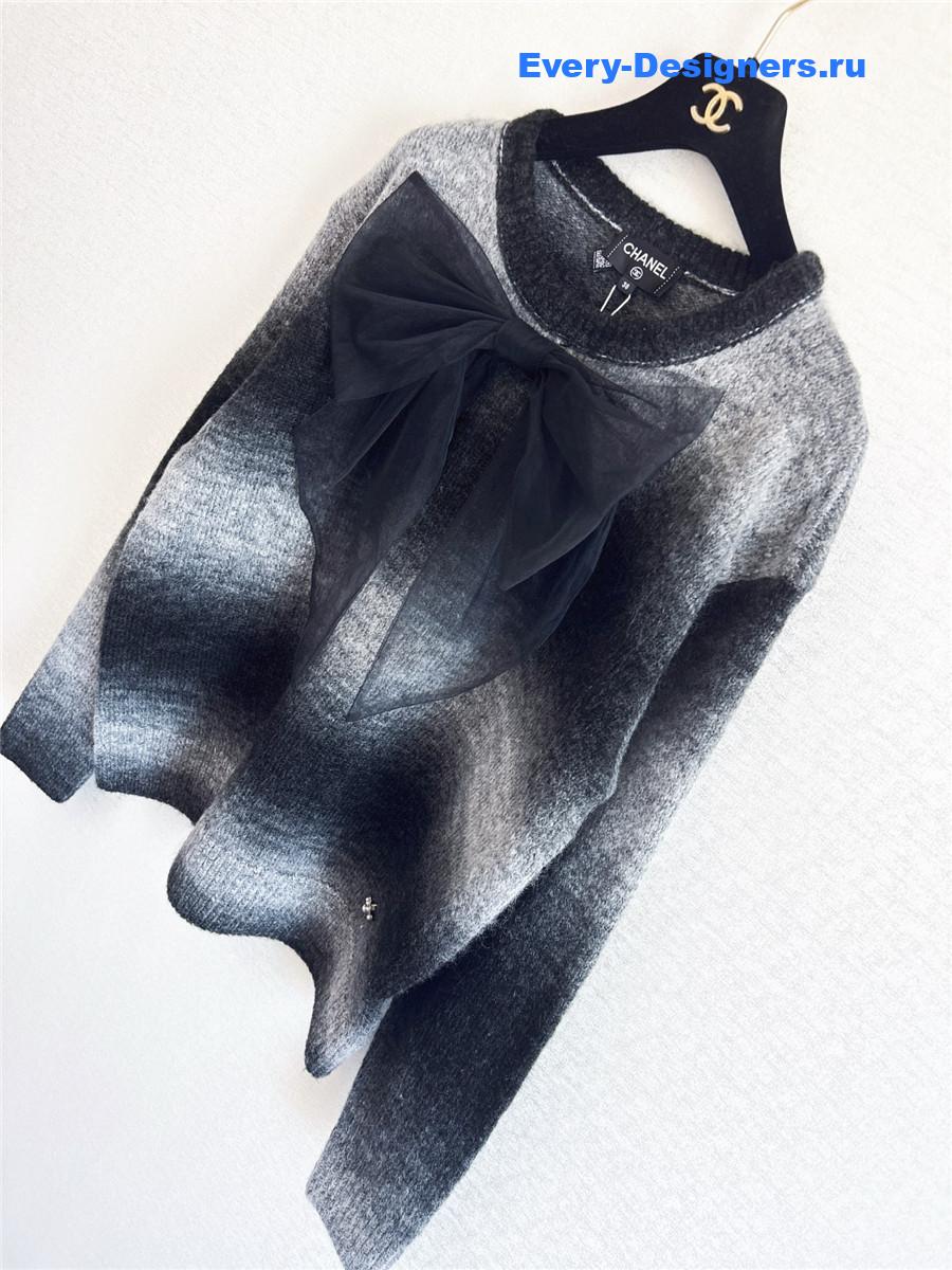 Ch**el gradient bow round neck pullover
