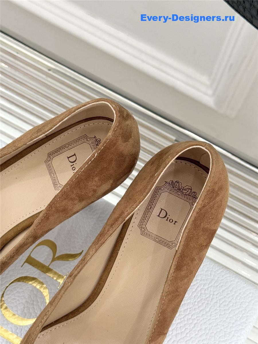 D10r brown suede pointed heel pump