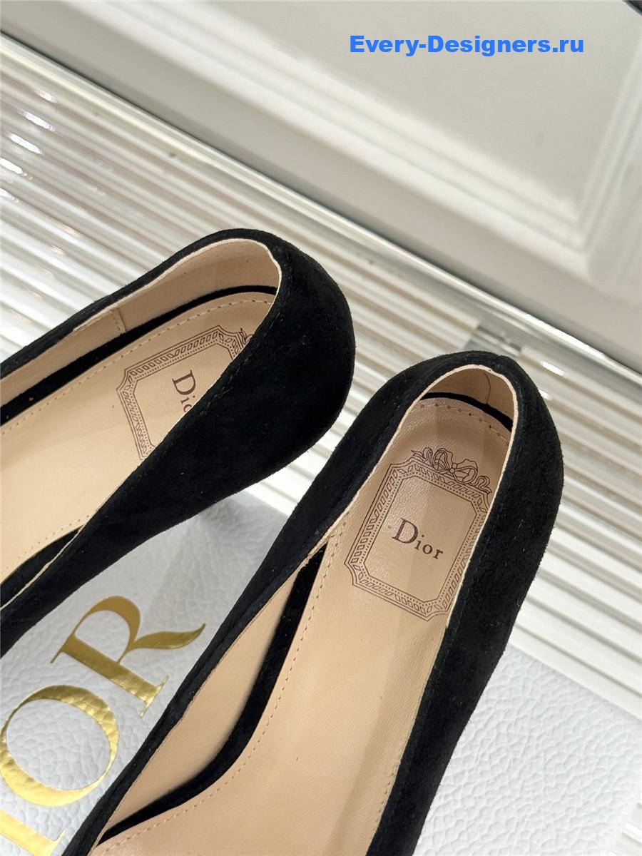 D10r black suede pointed heel pump