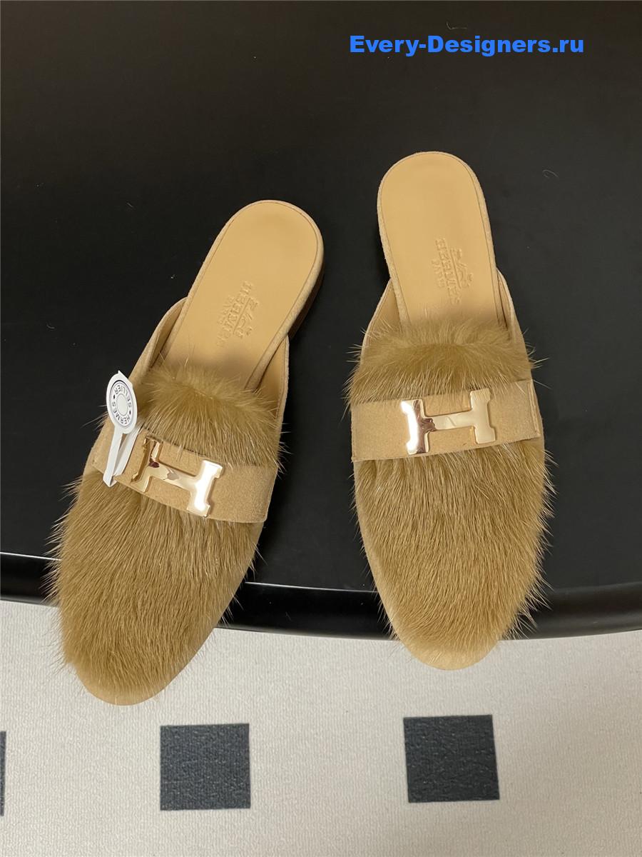 H**me5 beige suede mink mules