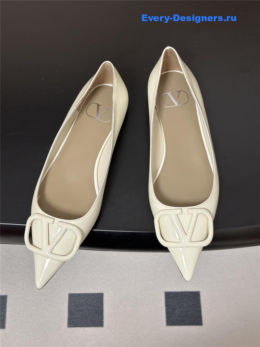 Va1e*ntin0 garavani vlogo patent leather ballet flats