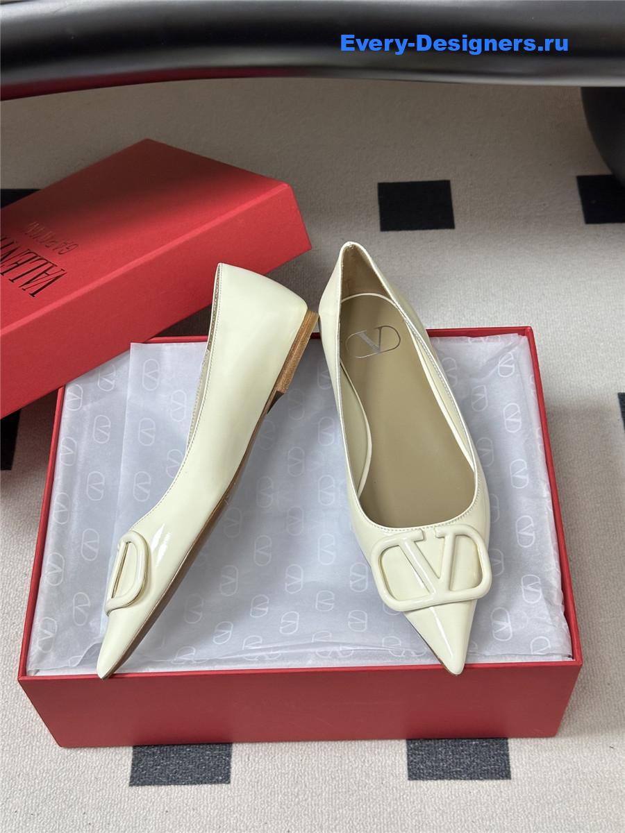 Va1e*ntin0 garavani vlogo patent leather ballet flats