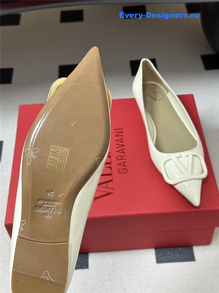 Va1e*ntin0 garavani vlogo patent leather ballet flats