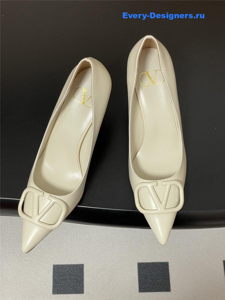 Va1e*ntin0 garavani vlogo signature white pump