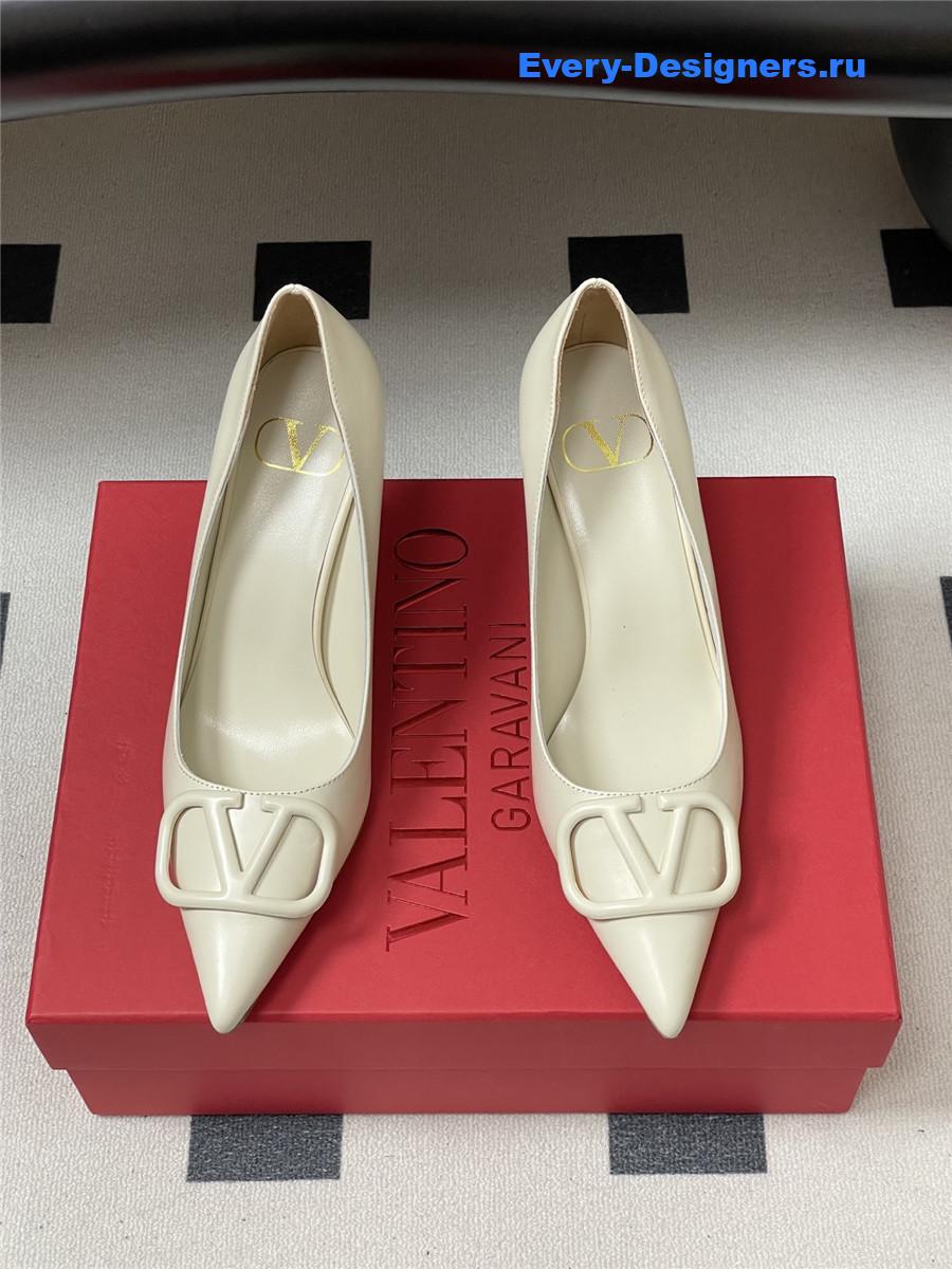 Va1e*ntin0 garavani vlogo signature white pump