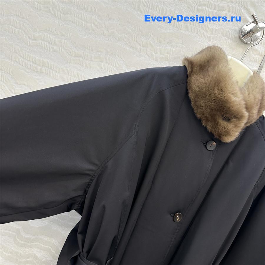 The R0w purple fox fur collar down jacket