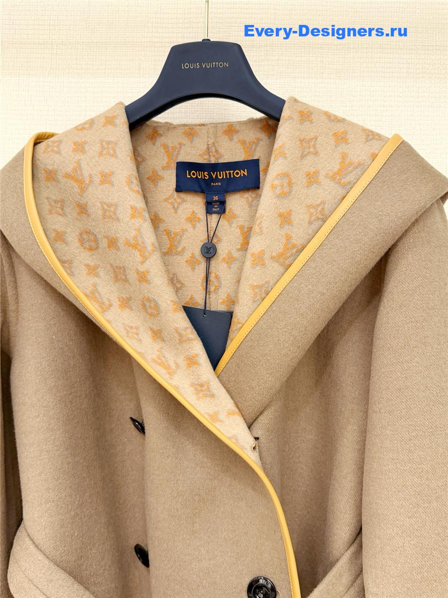 l0vis Vvtt0n monogram belted hooded short coat