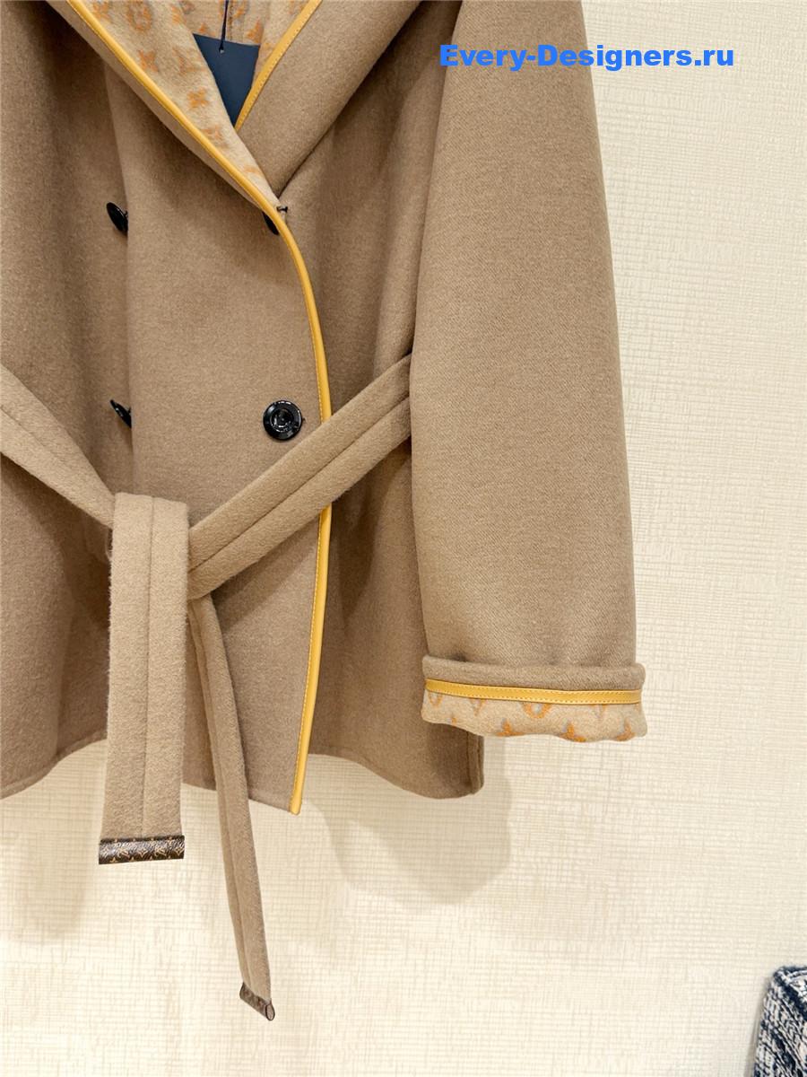 l0vis Vvtt0n monogram belted hooded short coat