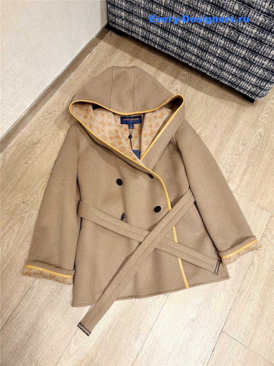 l0vis Vvtt0n monogram belted hooded short coat