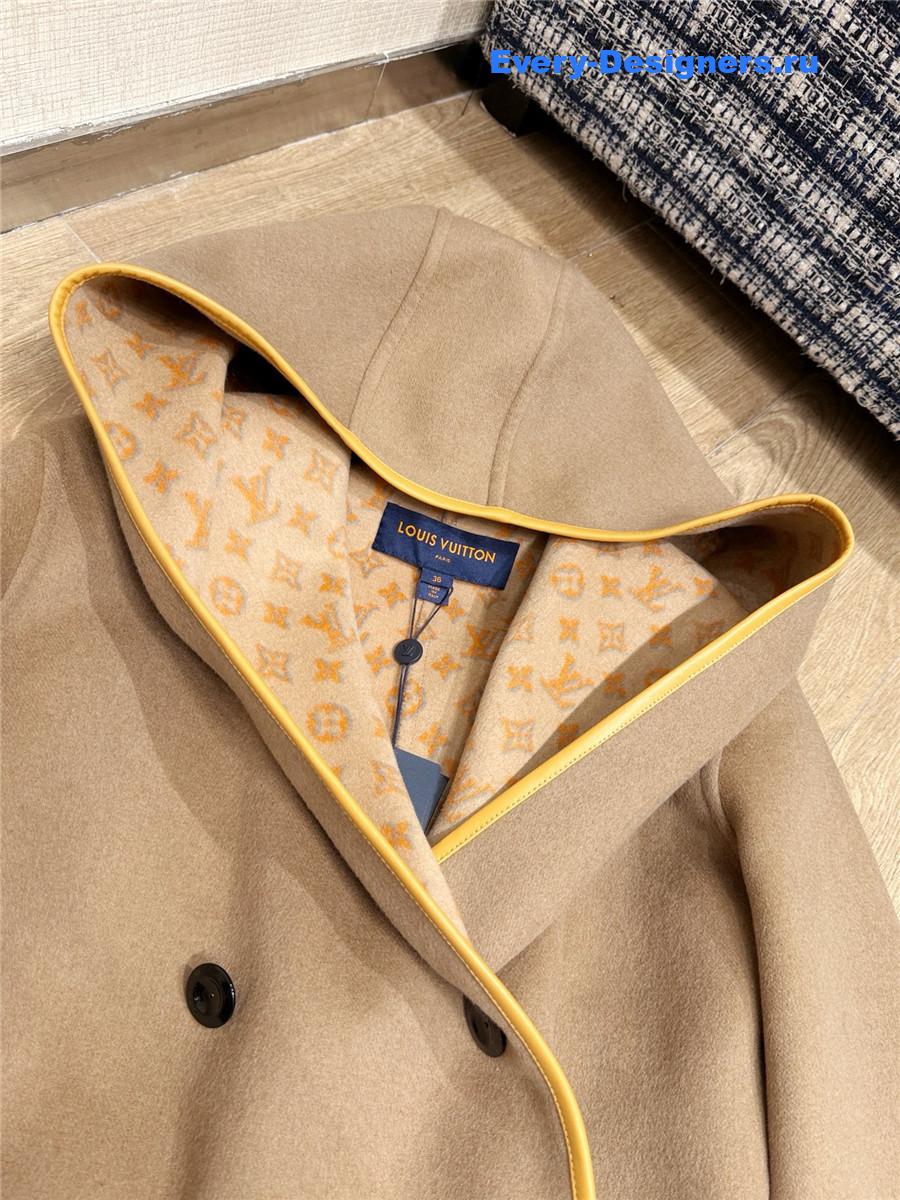 l0vis Vvtt0n monogram belted hooded short coat