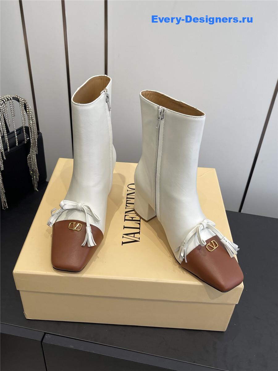 Va1e*ntin0 garavani beige valet du roi boot