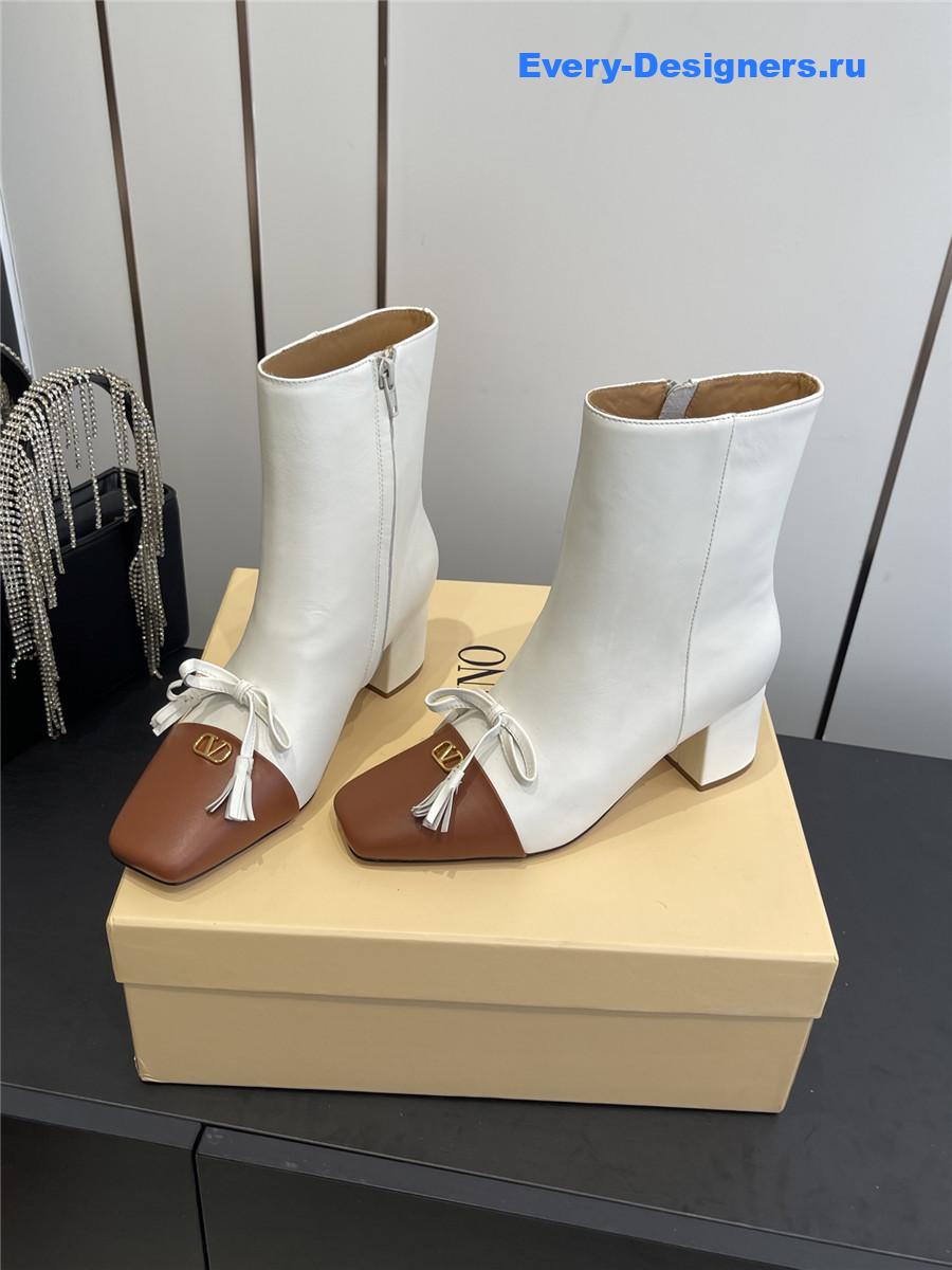 Va1e*ntin0 garavani beige valet du roi boot