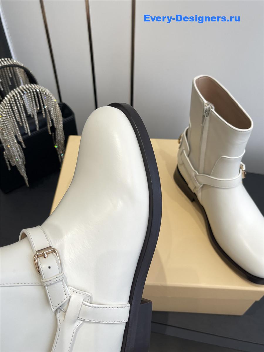 Va1e*ntin0 garavani white leather signature ankle boot