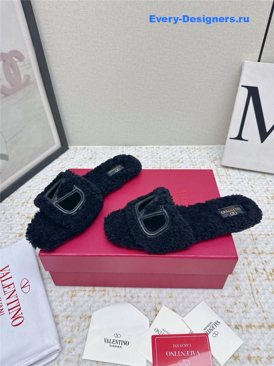 Va1e*ntin0 black vlogo cutout faux shearling slides