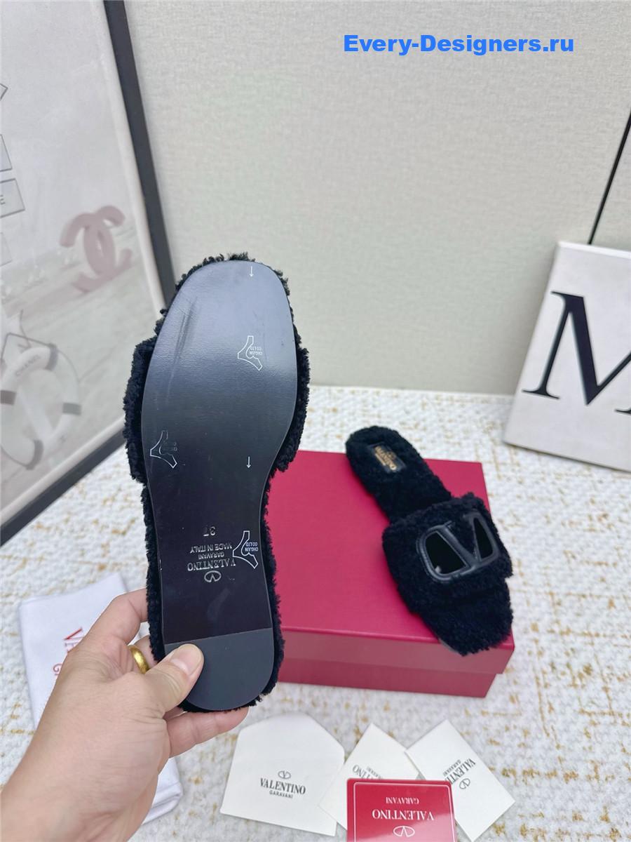 Va1e*ntin0 black vlogo cutout faux shearling slides