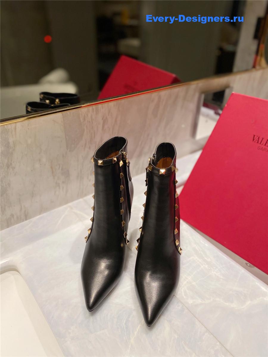 Va1e*ntin0 garavani rockstud black ankle boots